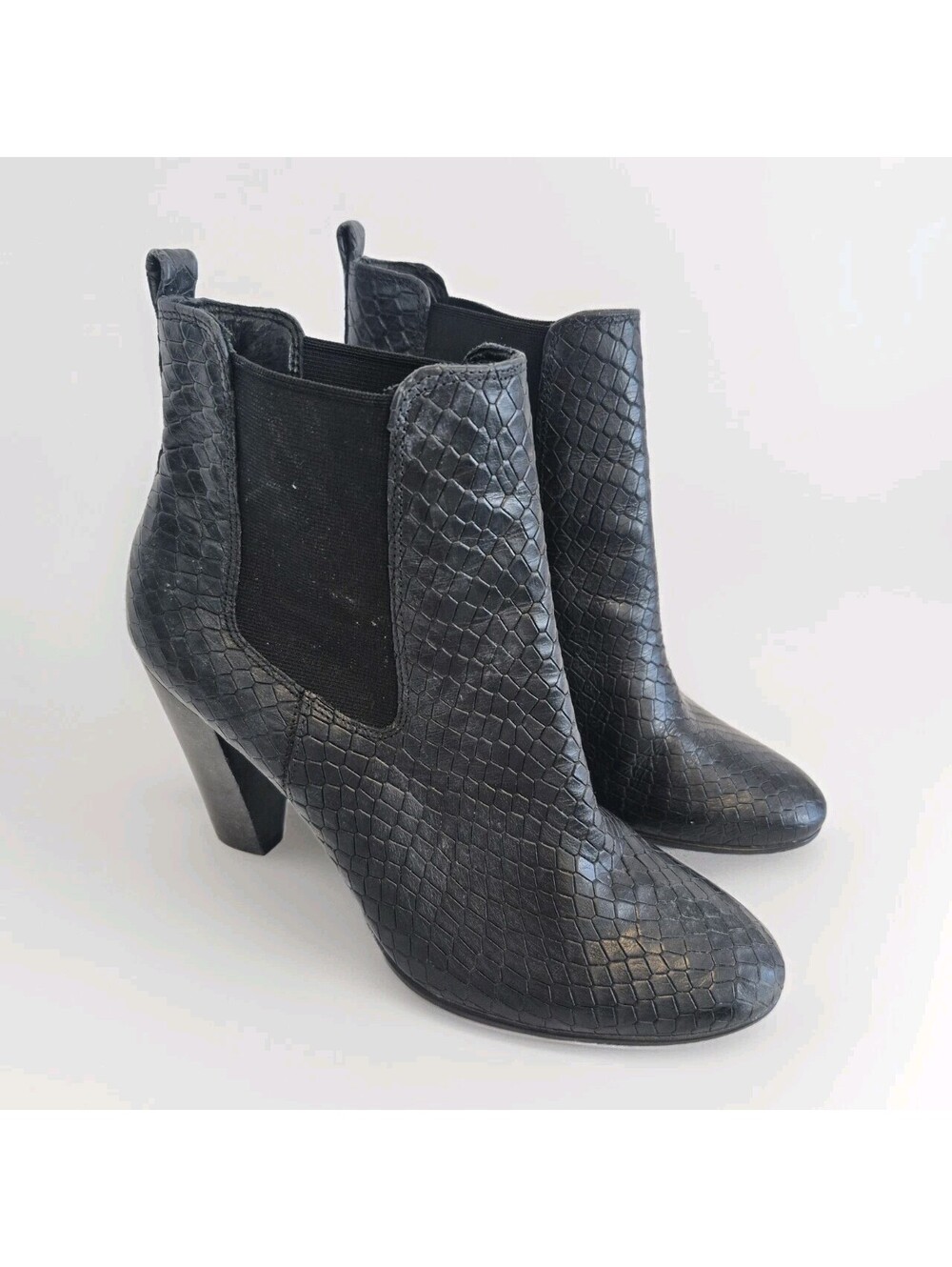 ECCO Women's 8.5M Shape 75 Chelsea Black Embossed Snake Skin leather Ankle